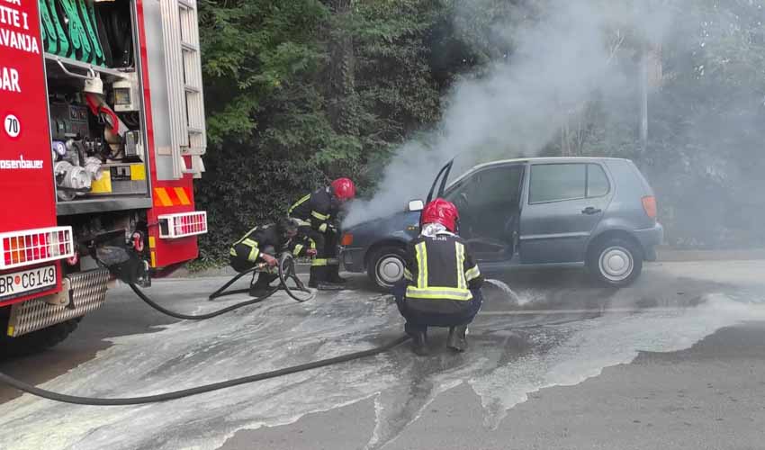 auto gorri 1