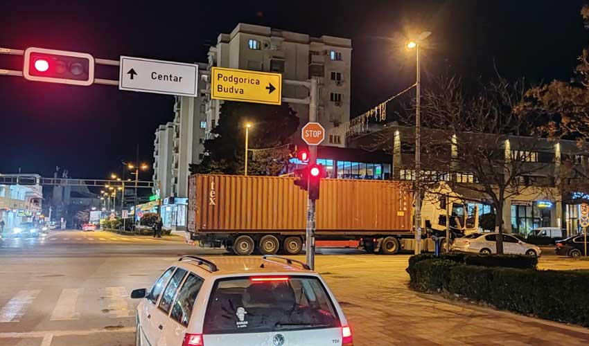 pokvaren auto