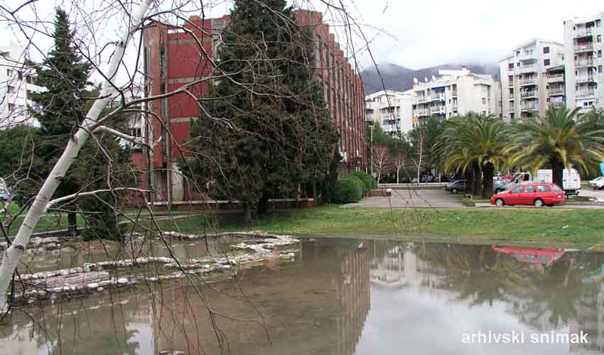 centar topolice dobio jezero