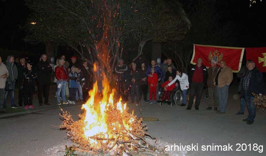 badnjak ispred 